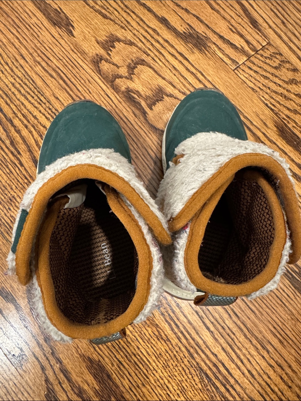 L.L. Bean Kids Sherpa-Trim Winter SNOW Boots in Green and Cream with Brown Trim - Picture 5 of 6